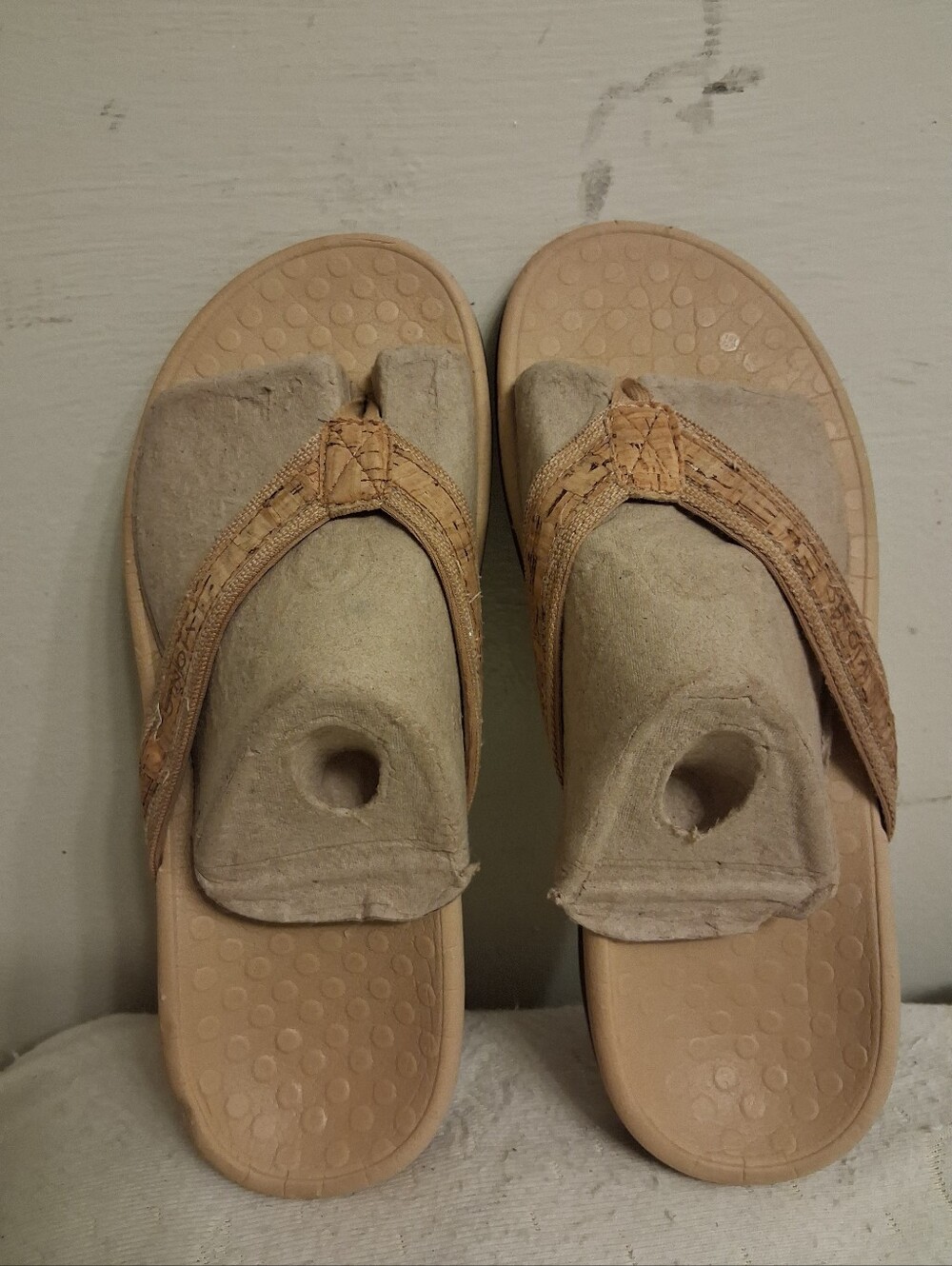 Womens VIONIC Neutral Beige/Tan Thong Sandals size 8
